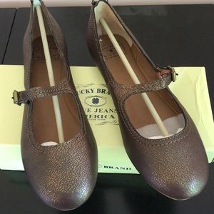 Never worn Lucky Brand bronze metallic Mary Jane flats Size 10